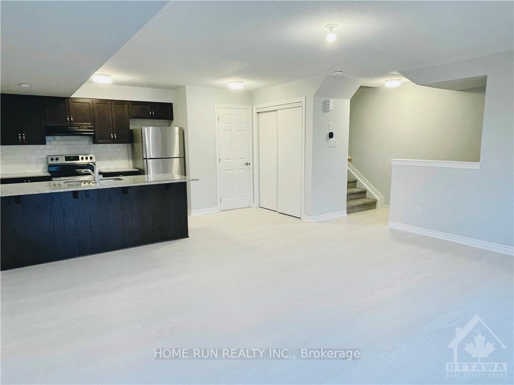Photo 3 of 911 Nautilus Private, Ottawa, Kanata - Emerald Meadows/Trailwest — HOMEH