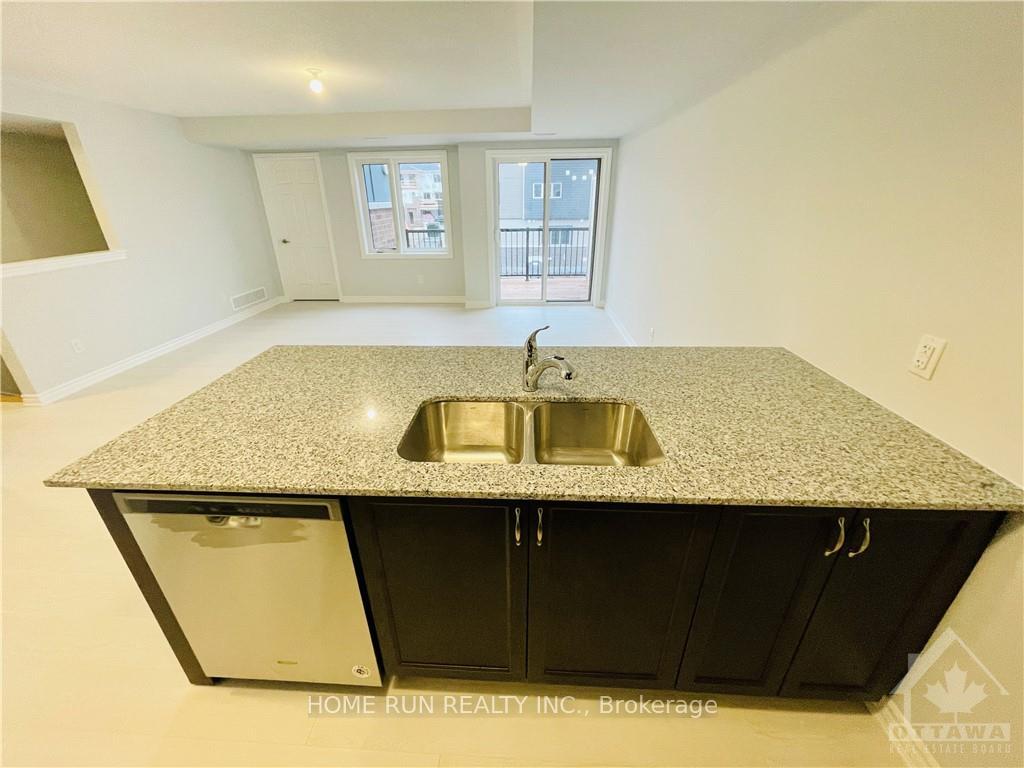 Photo 5 of 911 Nautilus Private, Ottawa, Kanata - Emerald Meadows/Trailwest — HOMEH