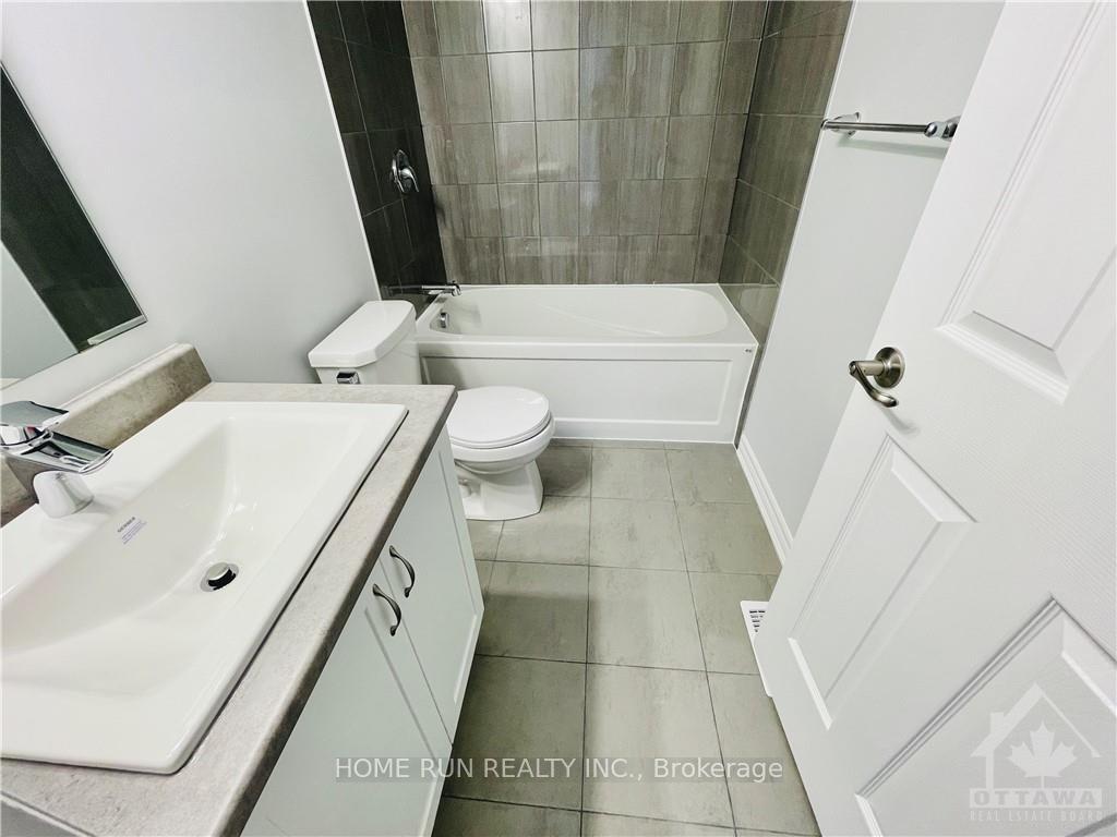 Photo 14 of 911 Nautilus Private, Ottawa, Kanata - Emerald Meadows/Trailwest — HOMEH
