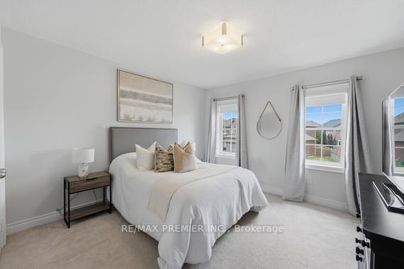Photo 4 of 2 Tremblant Crescent, Vaughan, Kleinburg — HOMEH