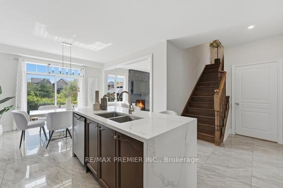 Photo 6 of 2 Tremblant Crescent, Vaughan, Kleinburg — HOMEH