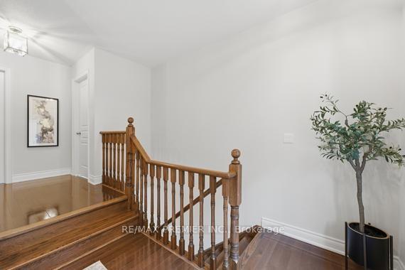 Photo 7 of 2 Tremblant Crescent, Vaughan, Kleinburg — HOMEH