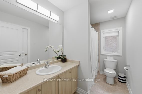 Photo 8 of 2 Tremblant Crescent, Vaughan, Kleinburg — HOMEH
