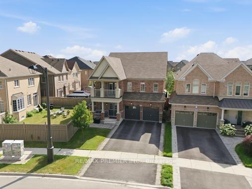 Photo 9 of 2 Tremblant Crescent, Vaughan, Kleinburg — HOMEH