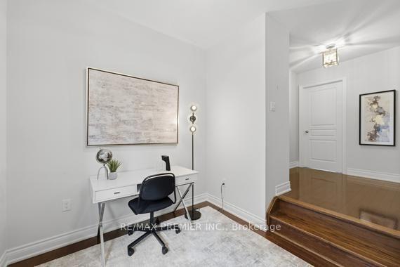 Photo 11 of 2 Tremblant Crescent, Vaughan, Kleinburg — HOMEH