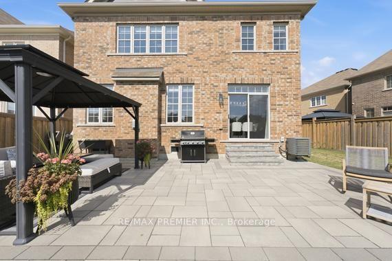Photo 12 of 2 Tremblant Crescent, Vaughan, Kleinburg — HOMEH
