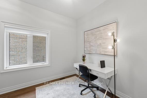 Photo 14 of 2 Tremblant Crescent, Vaughan, Kleinburg — HOMEH