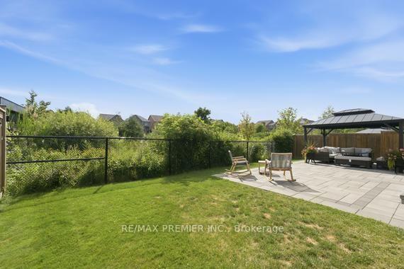 Photo 15 of 2 Tremblant Crescent, Vaughan, Kleinburg — HOMEH