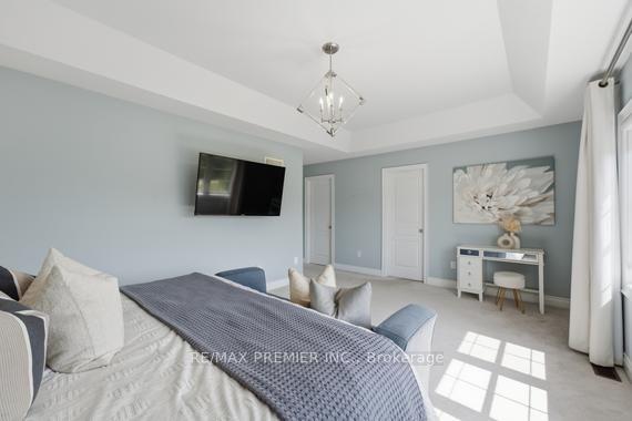Photo 23 of 2 Tremblant Crescent, Vaughan, Kleinburg — HOMEH