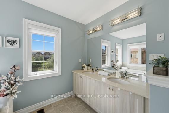 Photo 25 of 2 Tremblant Crescent, Vaughan, Kleinburg — HOMEH