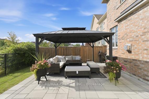 Photo 26 of 2 Tremblant Crescent, Vaughan, Kleinburg — HOMEH