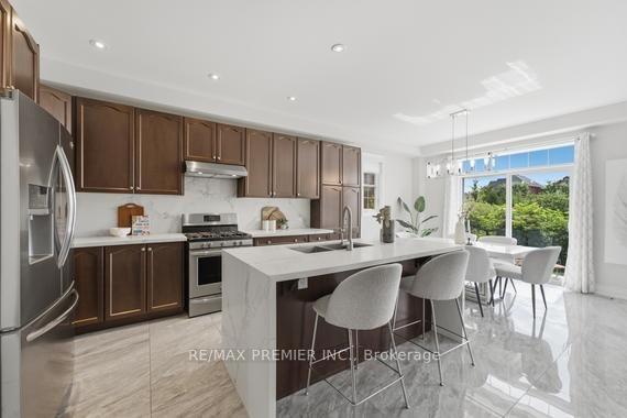 Photo 42 of 2 Tremblant Crescent, Vaughan, Kleinburg — HOMEH