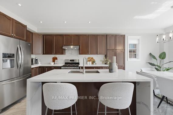 Photo 45 of 2 Tremblant Crescent, Vaughan, Kleinburg — HOMEH