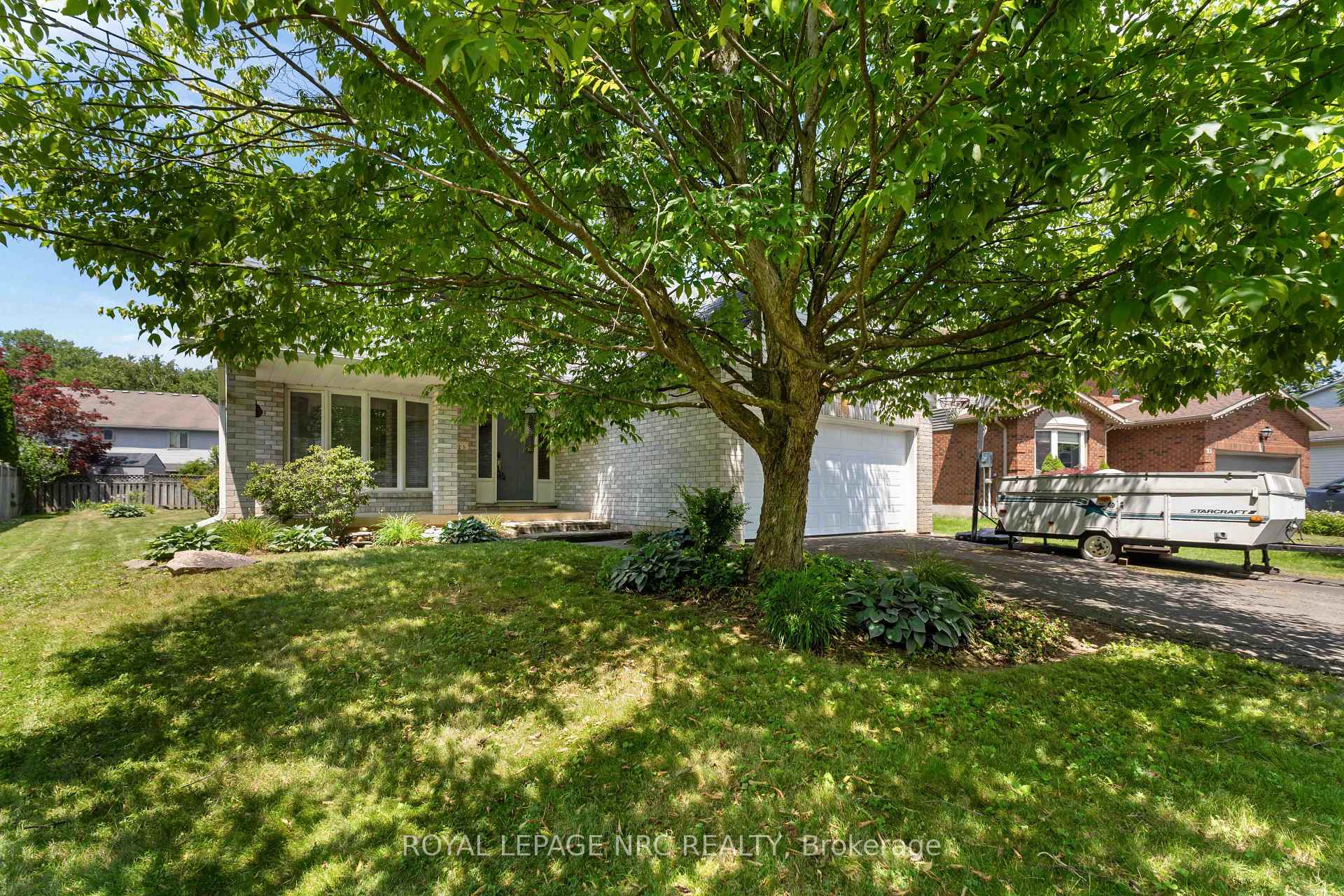 Photo 2 of 23 Woodside Square, Pelham, Fonthill — HOMEH