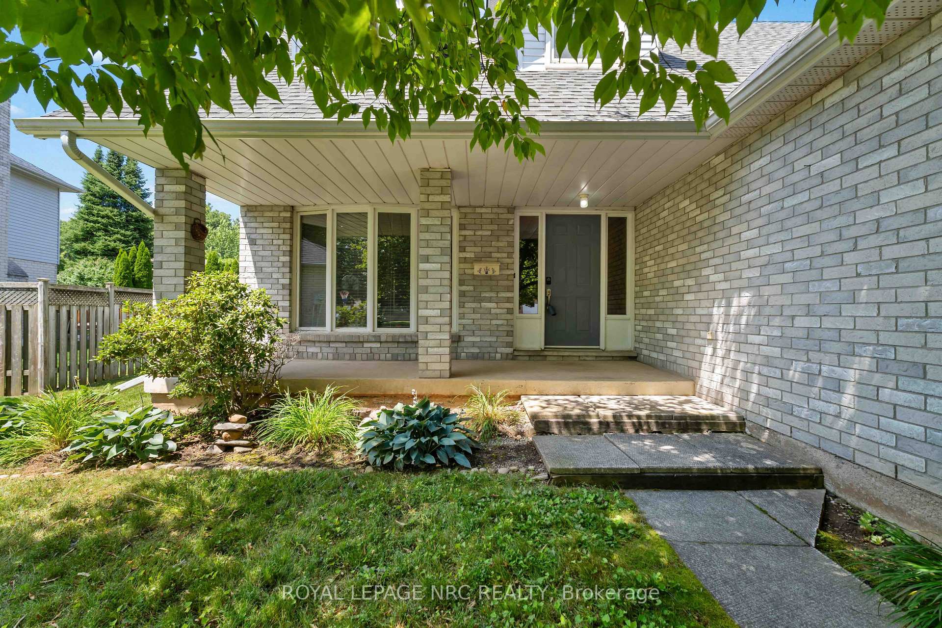 Photo 3 of 23 Woodside Square, Pelham, Fonthill — HOMEH