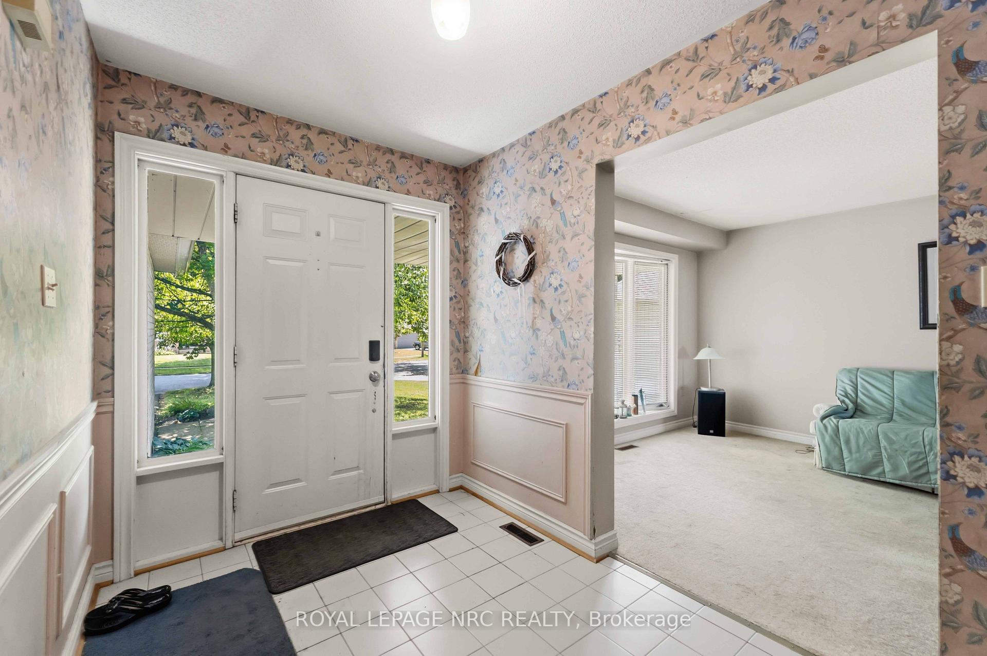 Photo 4 of 23 Woodside Square, Pelham, Fonthill — HOMEH