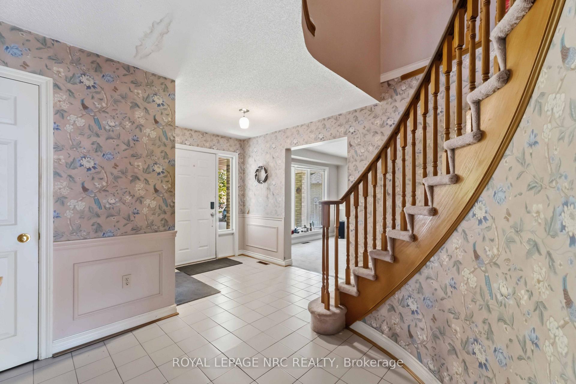 Photo 5 of 23 Woodside Square, Pelham, Fonthill — HOMEH