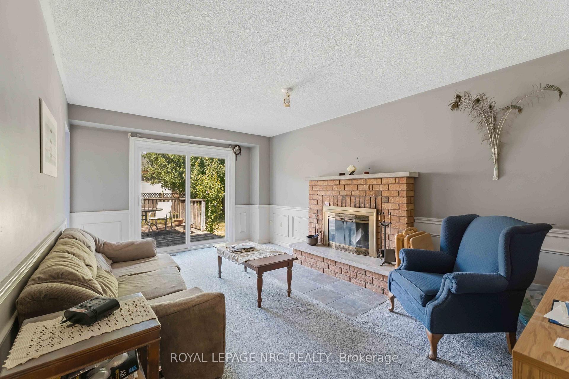 Photo 7 of 23 Woodside Square, Pelham, Fonthill — HOMEH