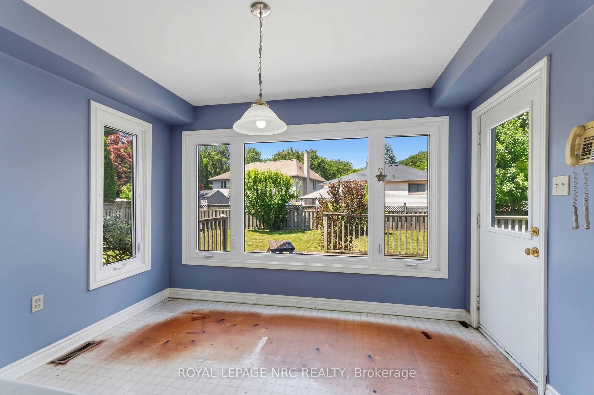 Photo 10 of 23 Woodside Square, Pelham, Fonthill — HOMEH