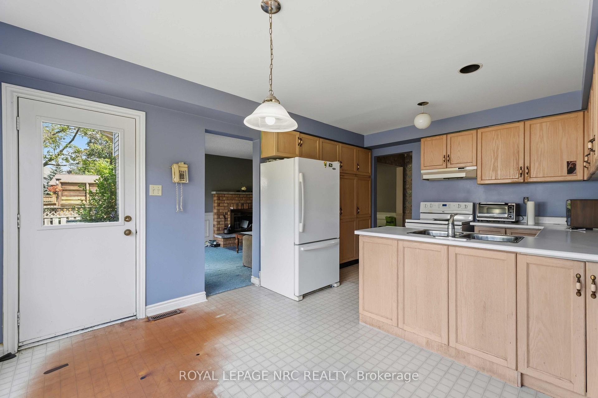 Photo 11 of 23 Woodside Square, Pelham, Fonthill — HOMEH