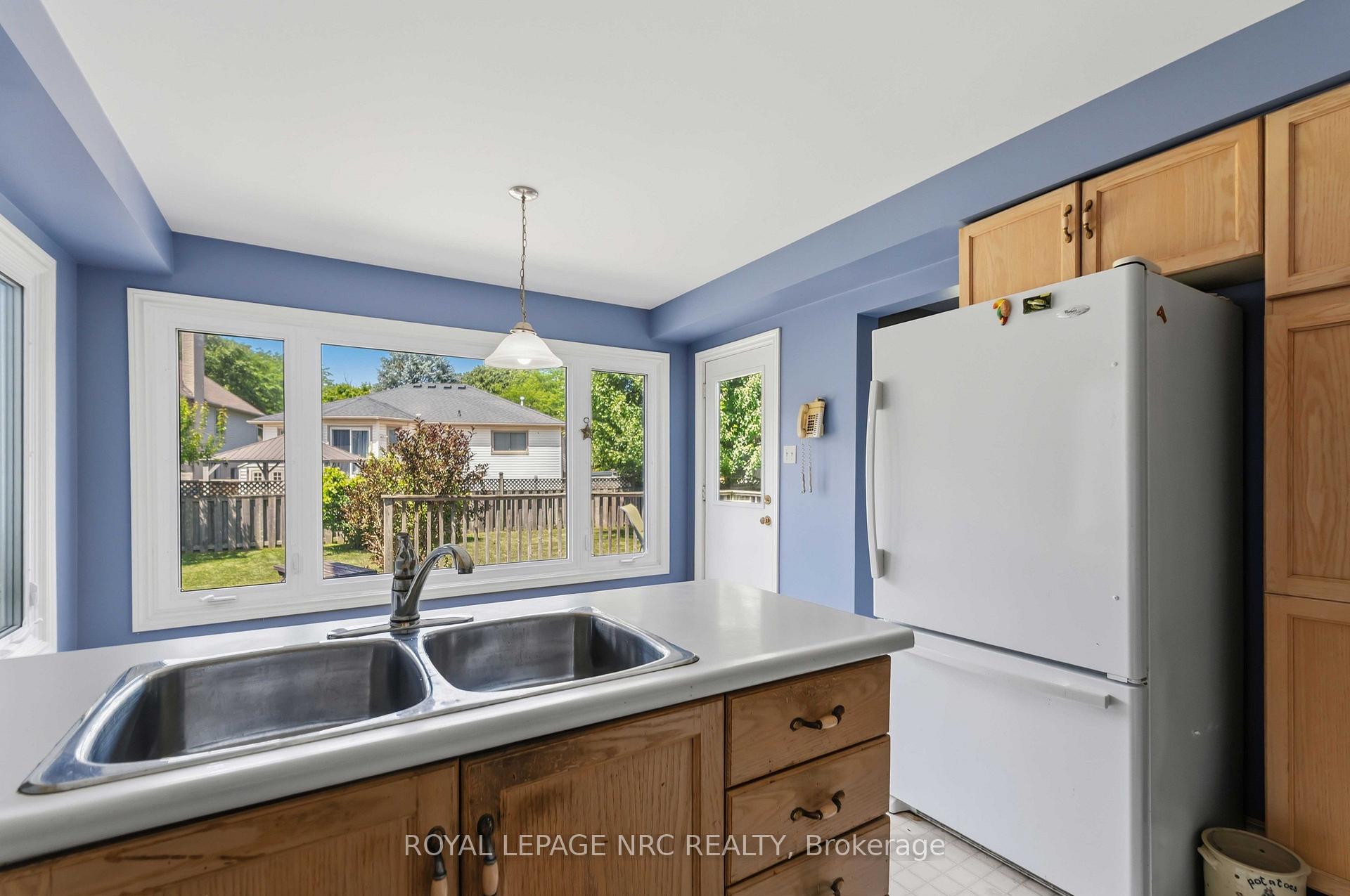 Photo 13 of 23 Woodside Square, Pelham, Fonthill — HOMEH
