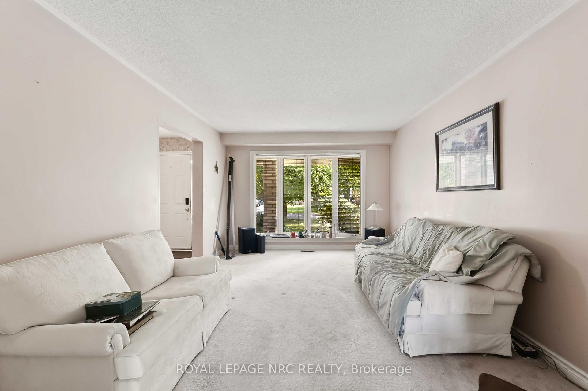Photo 16 of 23 Woodside Square, Pelham, Fonthill — HOMEH