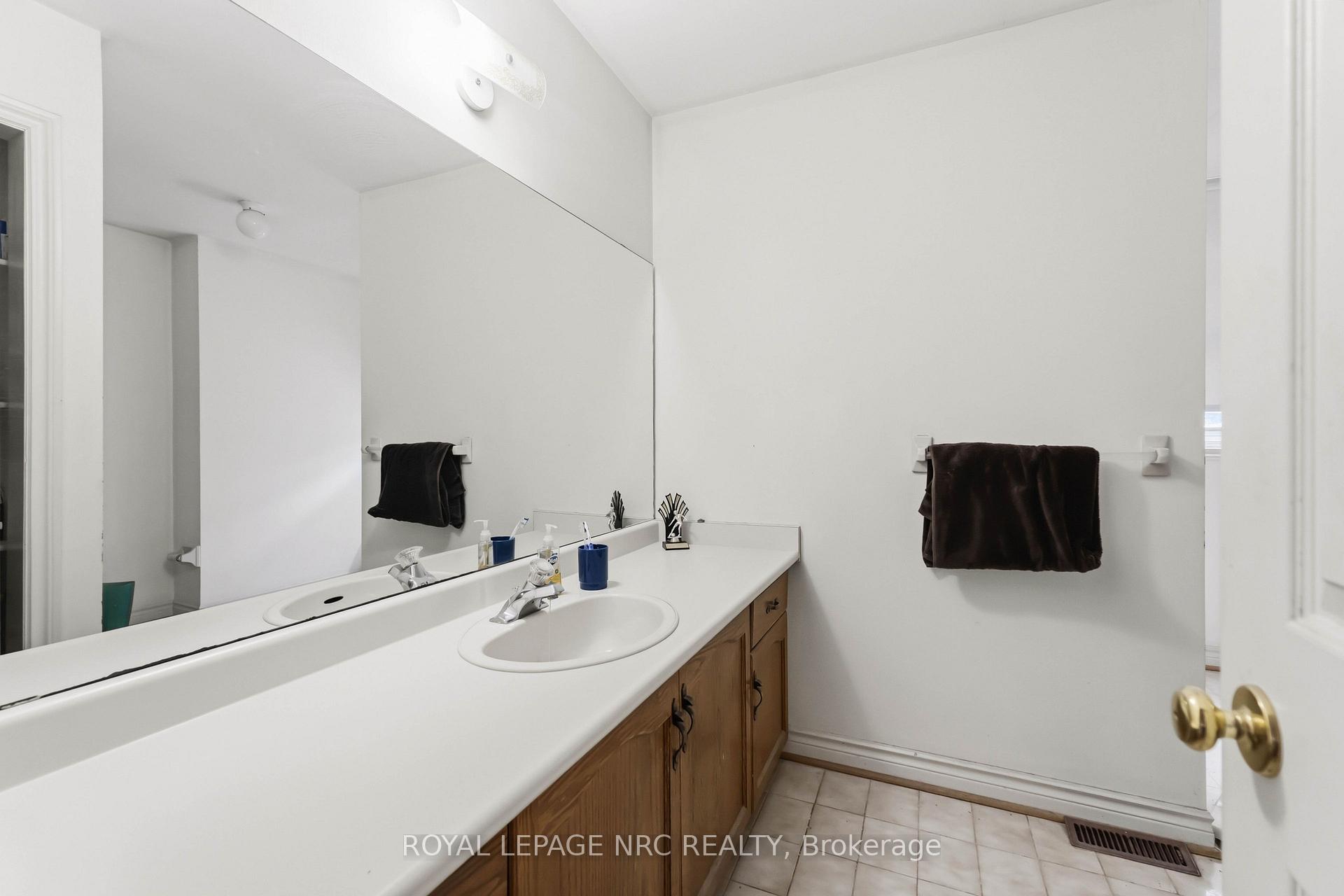 Photo 18 of 23 Woodside Square, Pelham, Fonthill — HOMEH