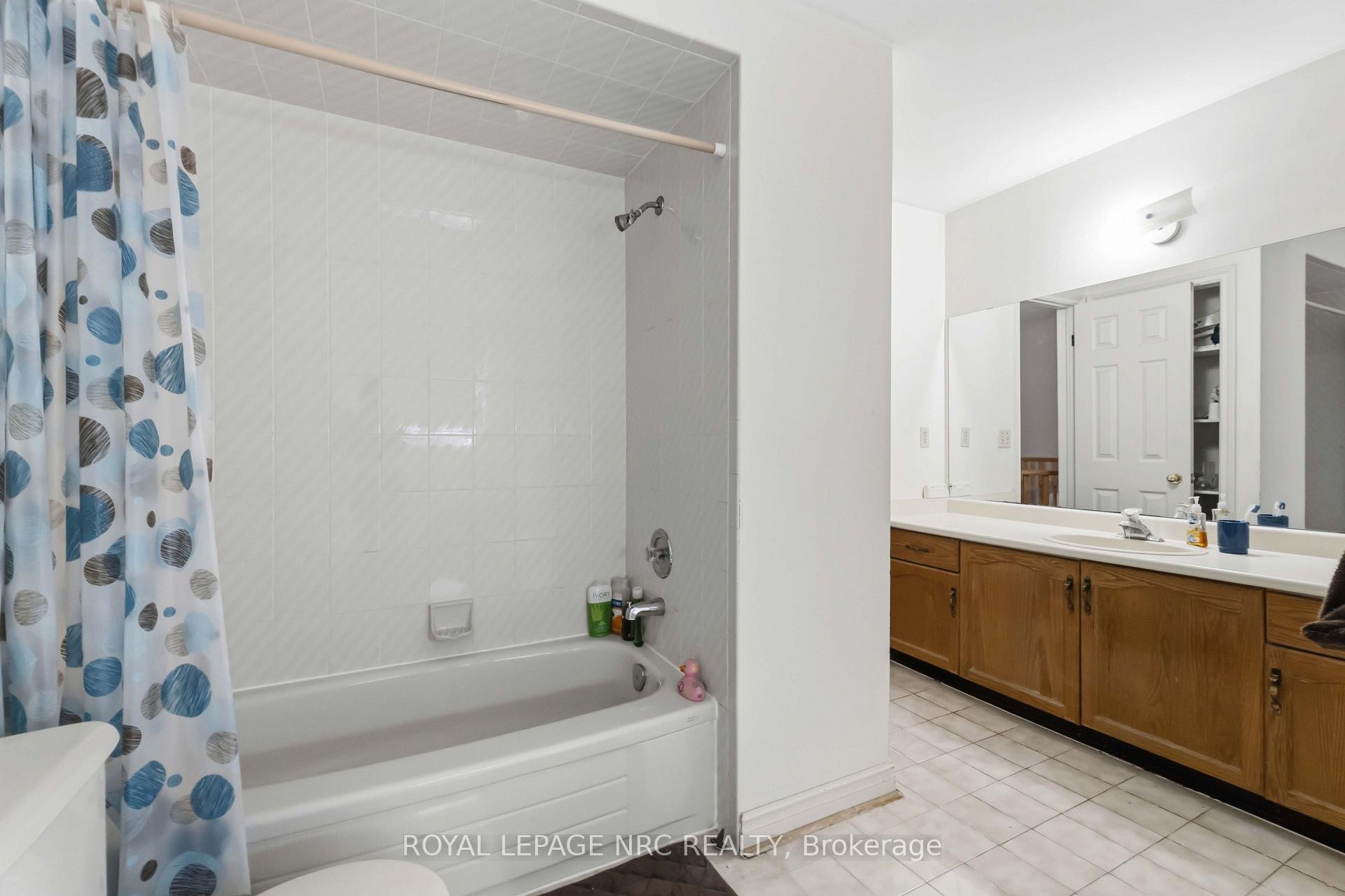Photo 19 of 23 Woodside Square, Pelham, Fonthill — HOMEH