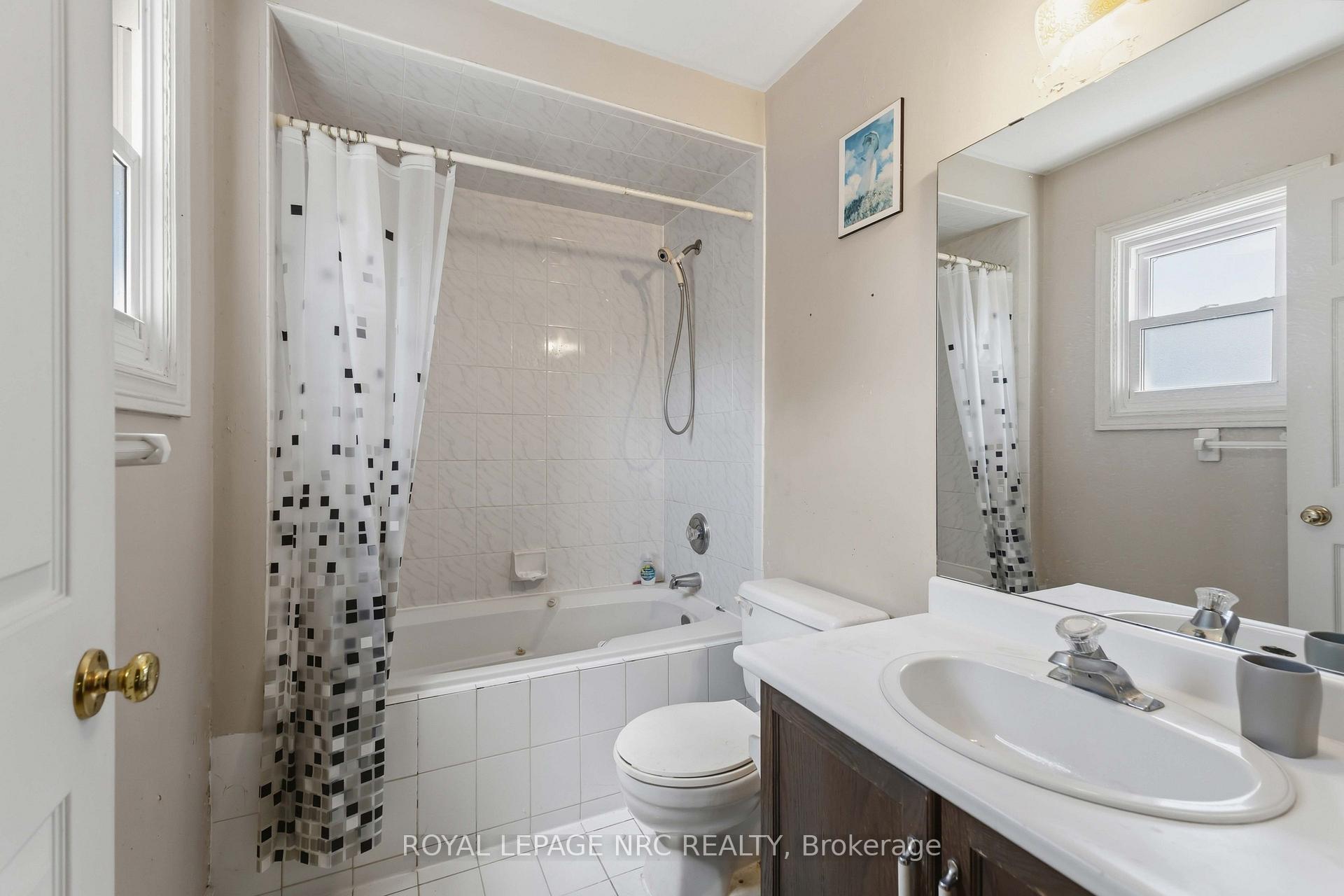 Photo 29 of 23 Woodside Square, Pelham, Fonthill — HOMEH