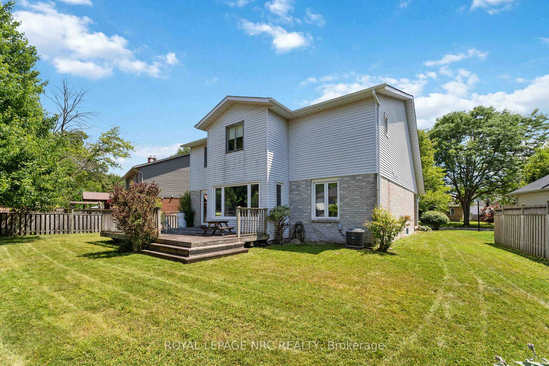 Photo 33 of 23 Woodside Square, Pelham, Fonthill — HOMEH