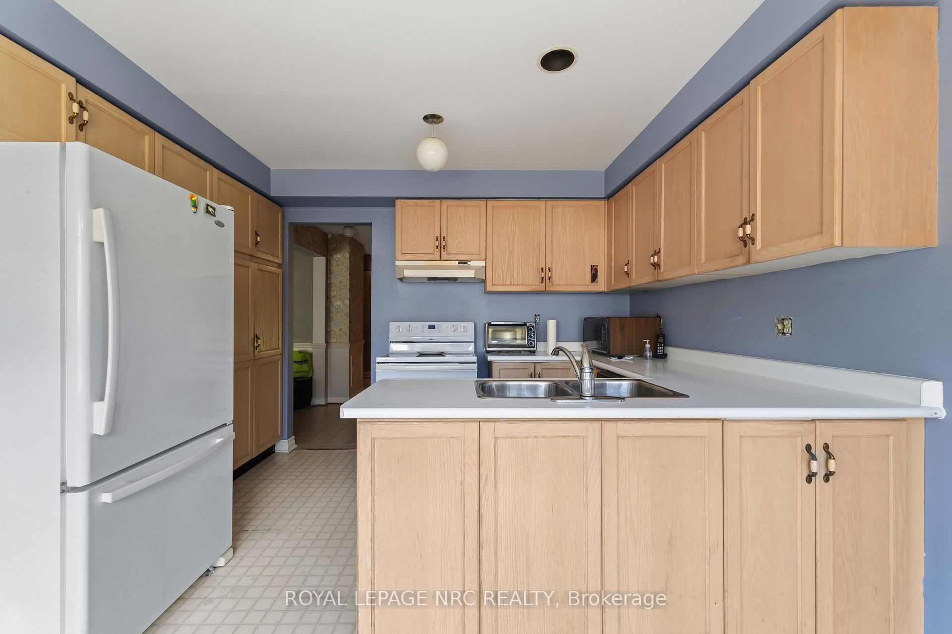 Photo 12 of 23 Woodside Square, Pelham, Fonthill — HOMEH