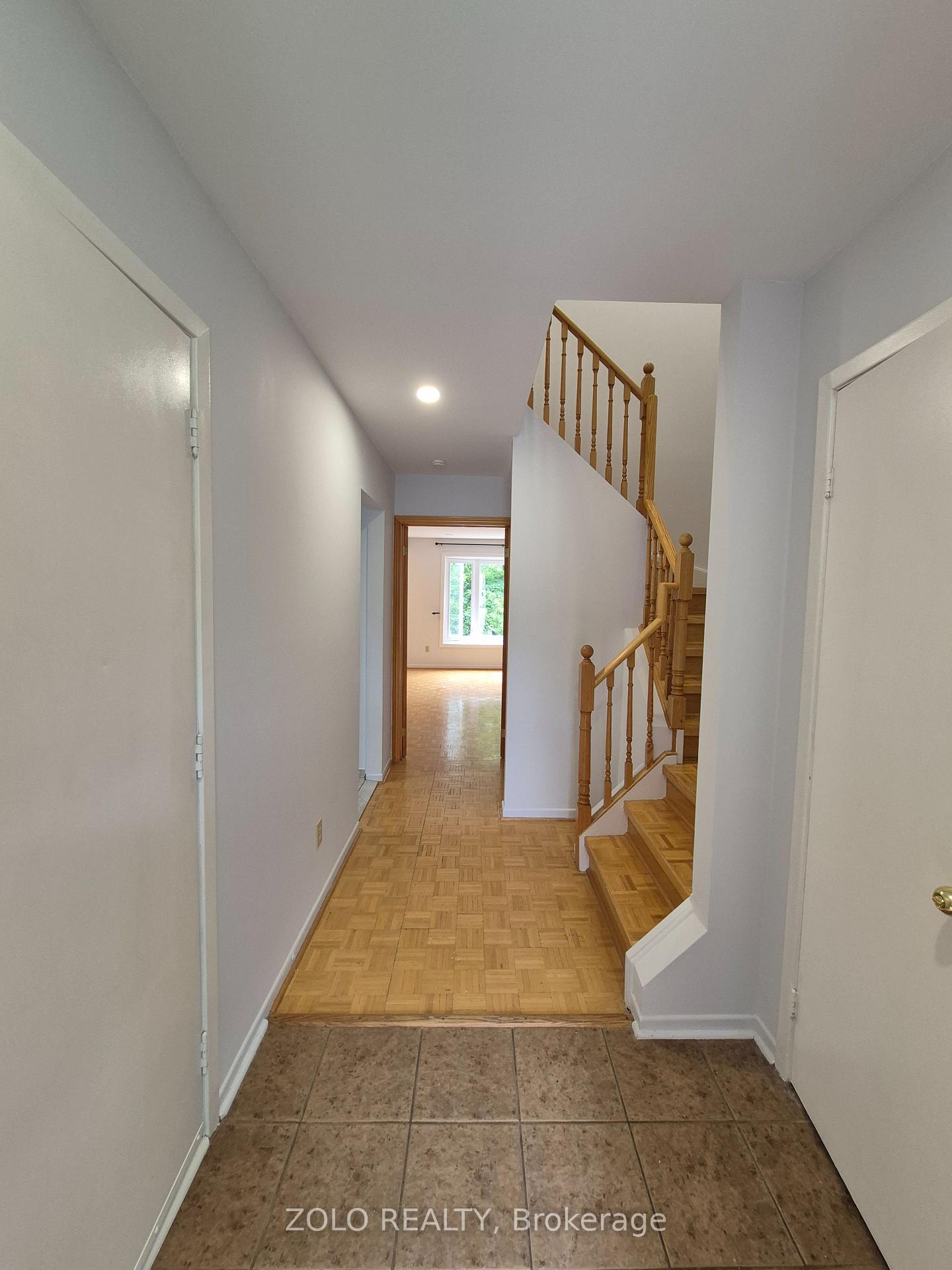 Photo 3 of 77 Colleen Street, Vaughan, Crestwood-Springfarm-Yorkhill — HOMEH