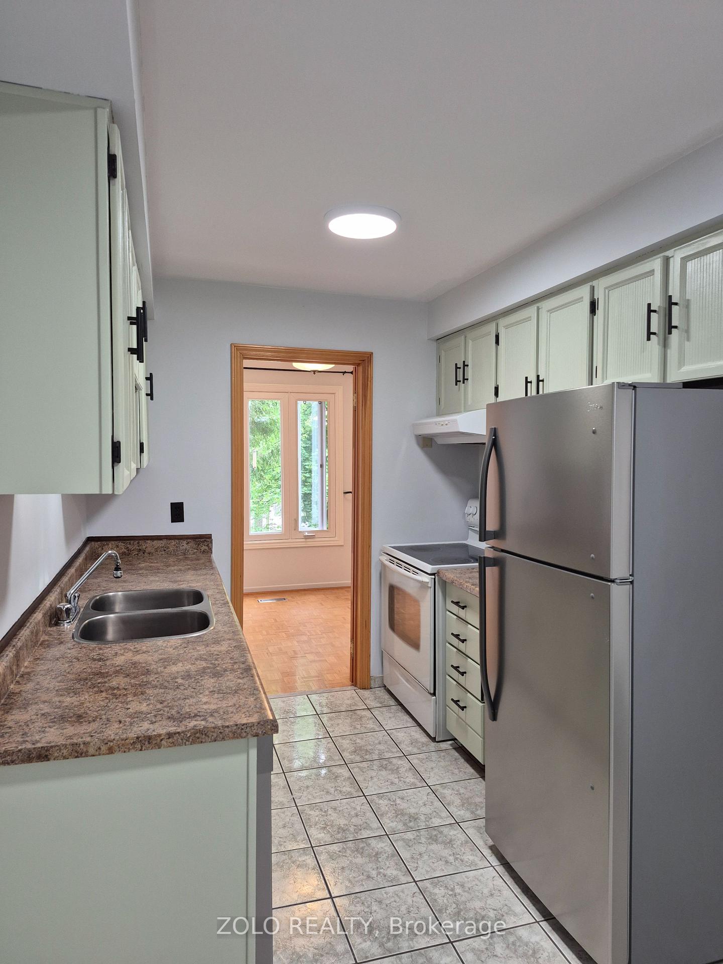 Photo 12 of 77 Colleen Street, Vaughan, Crestwood-Springfarm-Yorkhill — HOMEH