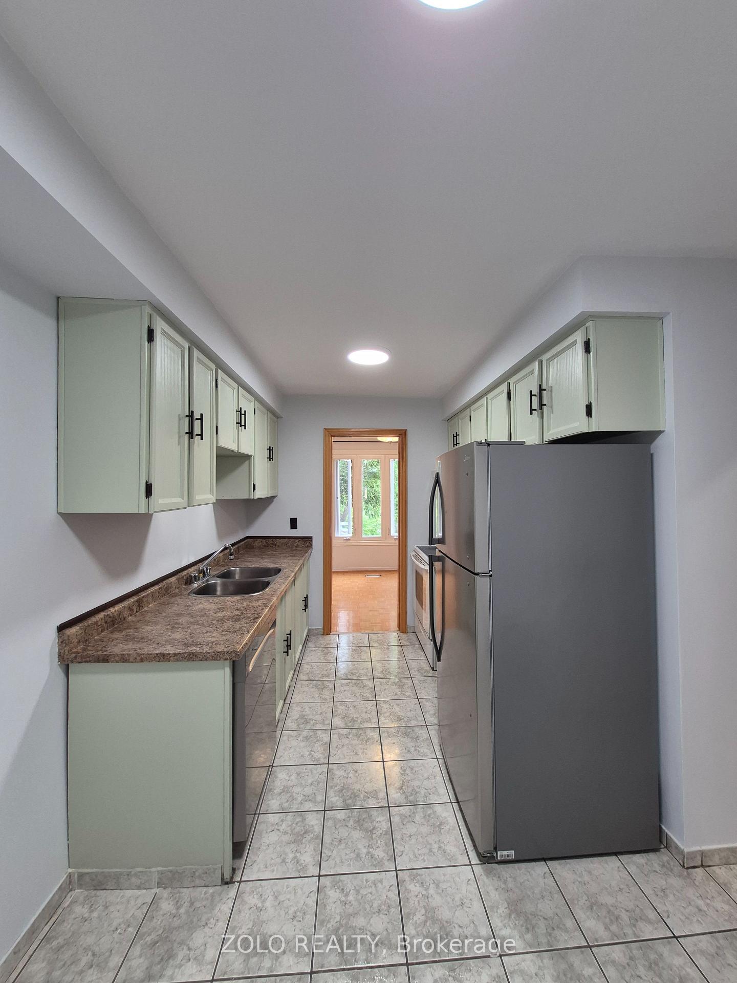 Photo 13 of 77 Colleen Street, Vaughan, Crestwood-Springfarm-Yorkhill — HOMEH
