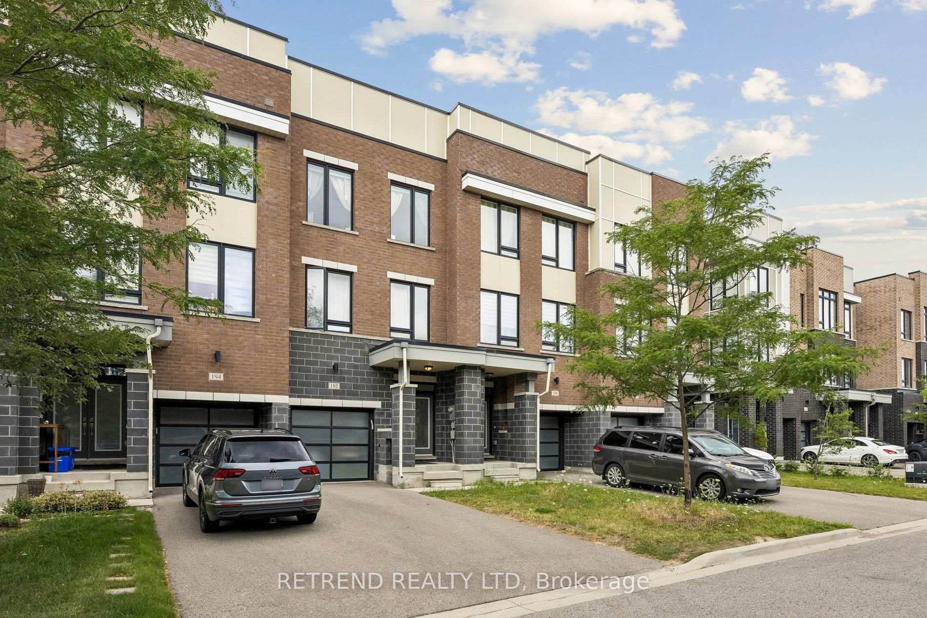 Photo 2 of 192 Salterton Circle, Vaughan, Rural Vaughan — HOMEH