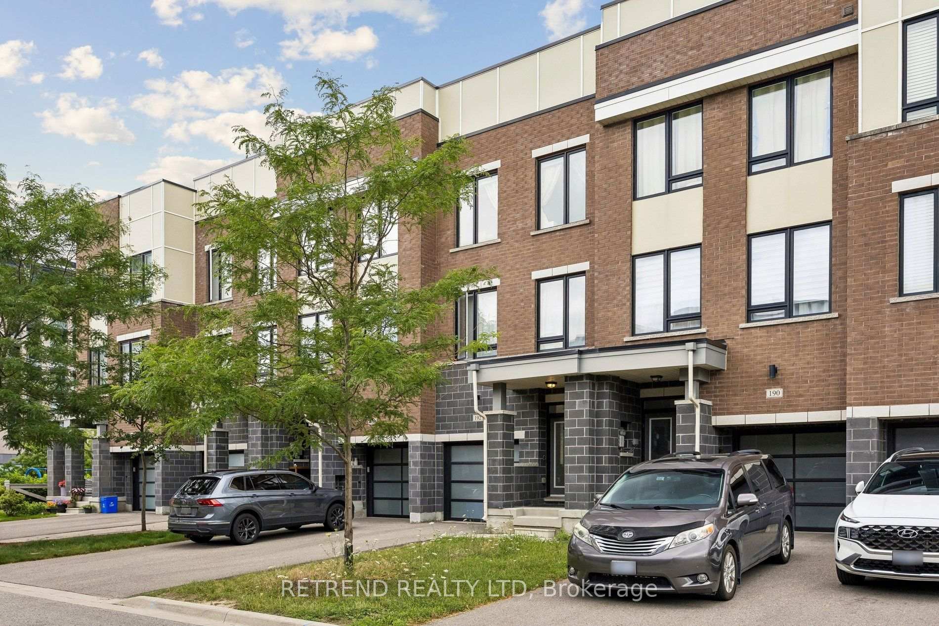 Photo 3 of 192 Salterton Circle, Vaughan, Rural Vaughan — HOMEH