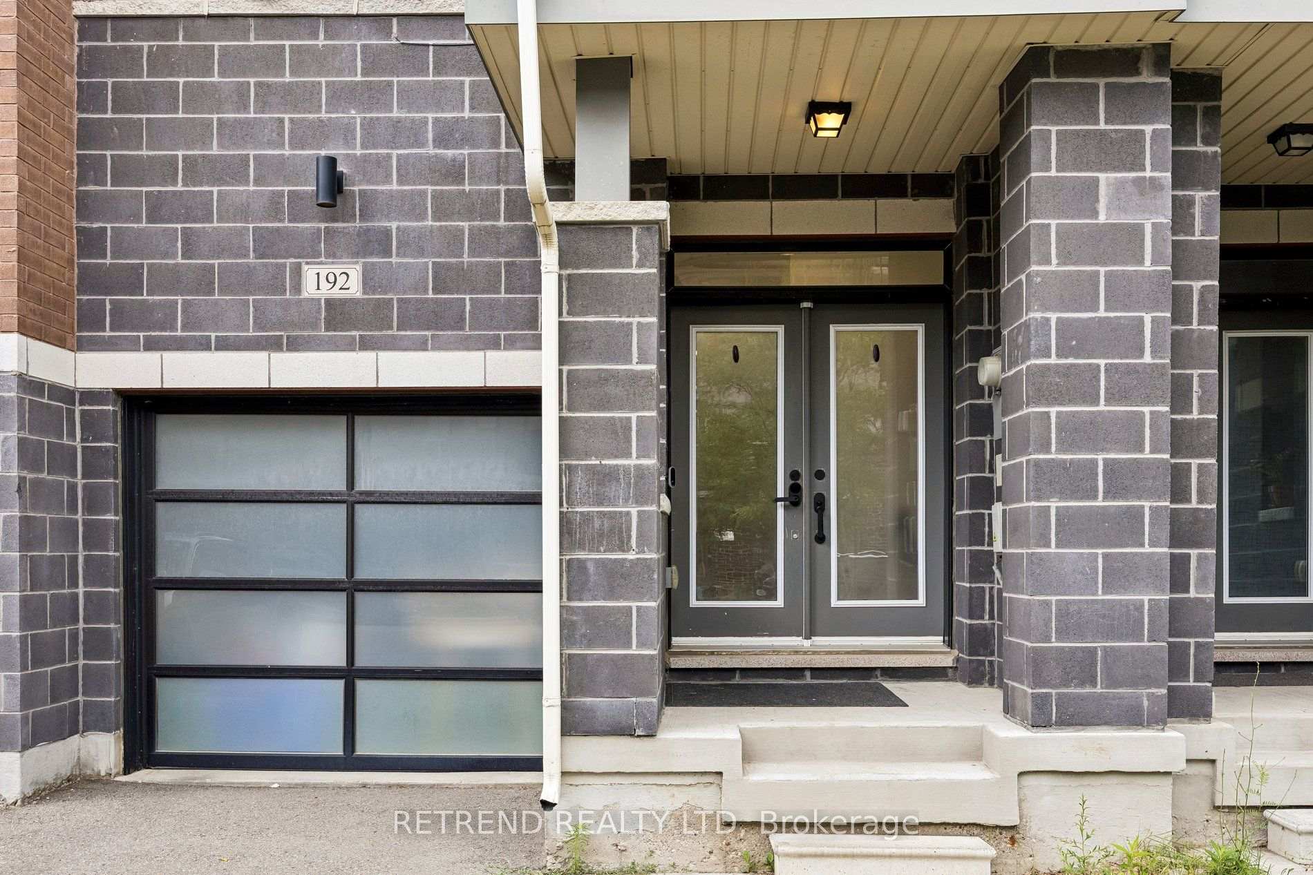 Photo 4 of 192 Salterton Circle, Vaughan, Rural Vaughan — HOMEH