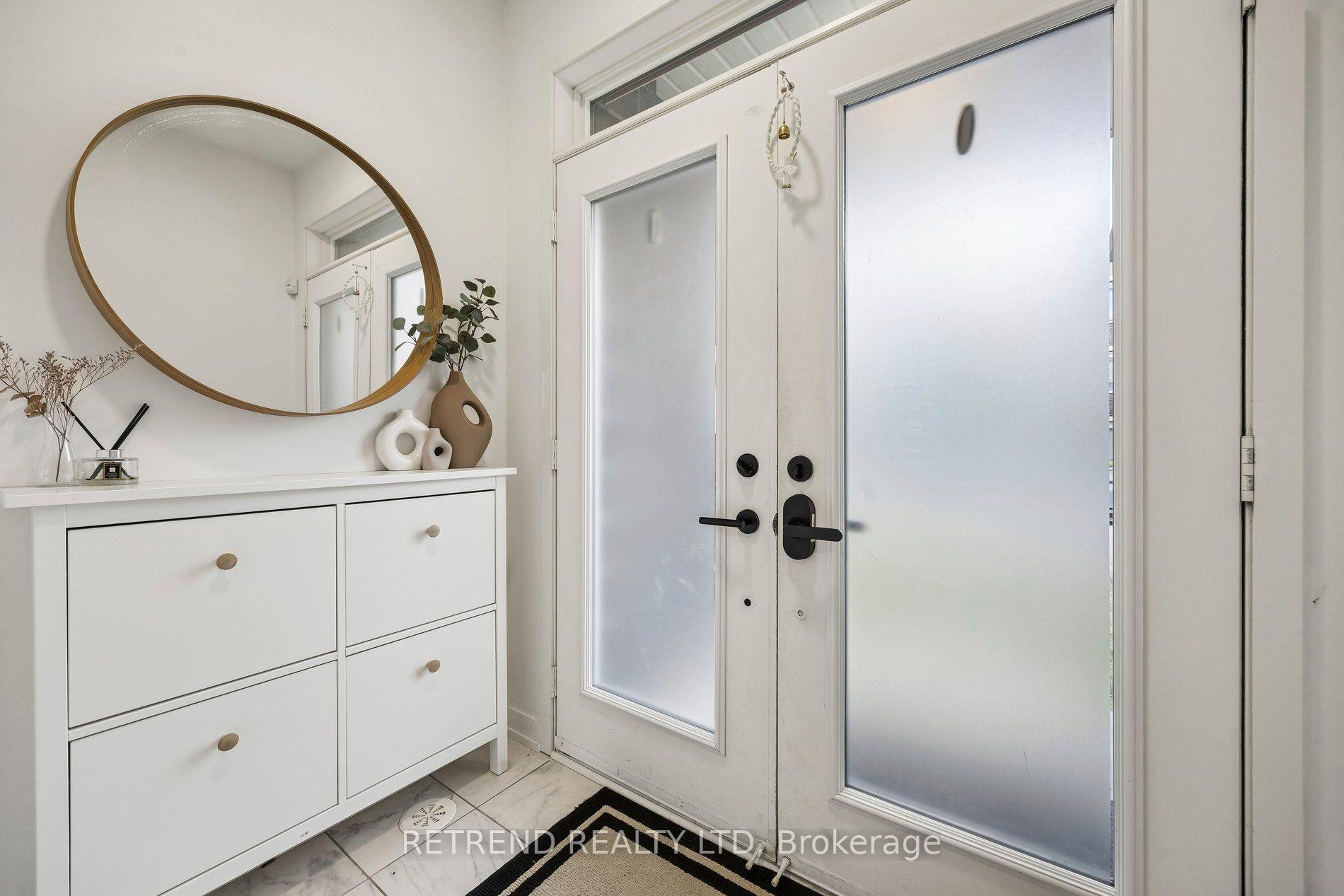 Photo 5 of 192 Salterton Circle, Vaughan, Rural Vaughan — HOMEH
