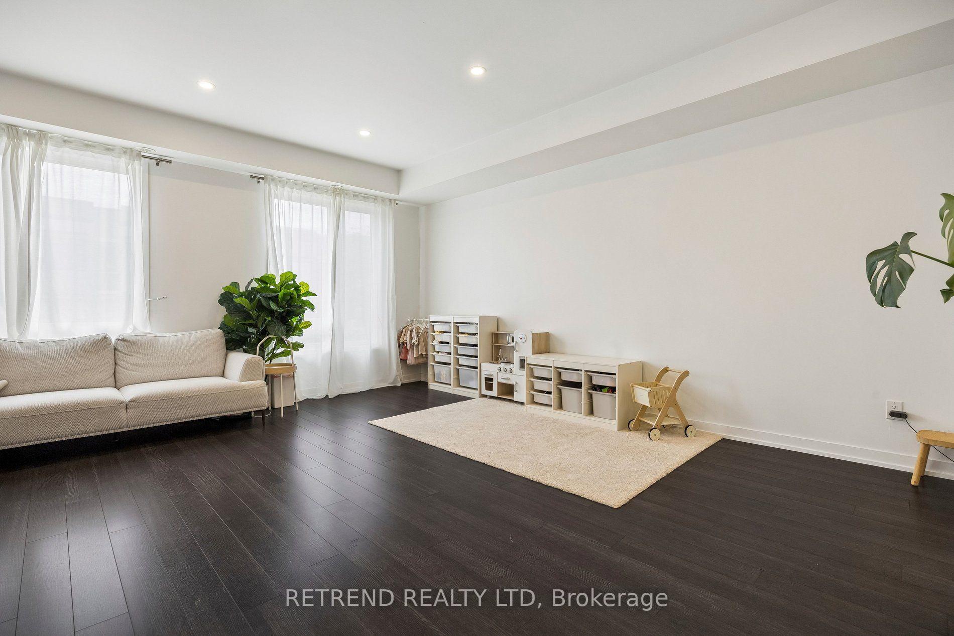 Photo 6 of 192 Salterton Circle, Vaughan, Rural Vaughan — HOMEH