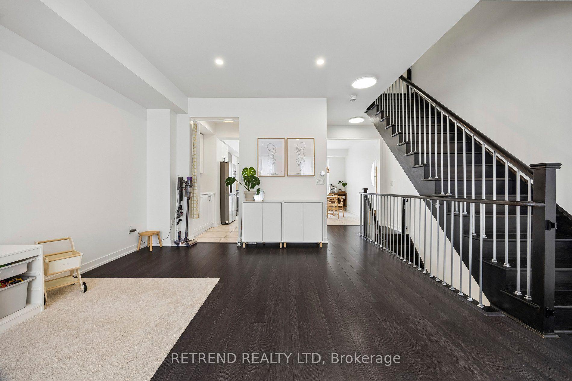 Photo 7 of 192 Salterton Circle, Vaughan, Rural Vaughan — HOMEH