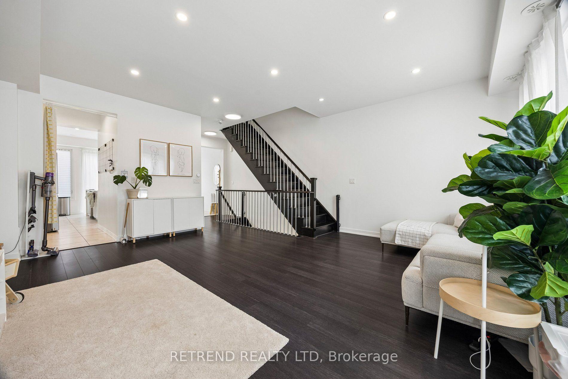 Photo 8 of 192 Salterton Circle, Vaughan, Rural Vaughan — HOMEH