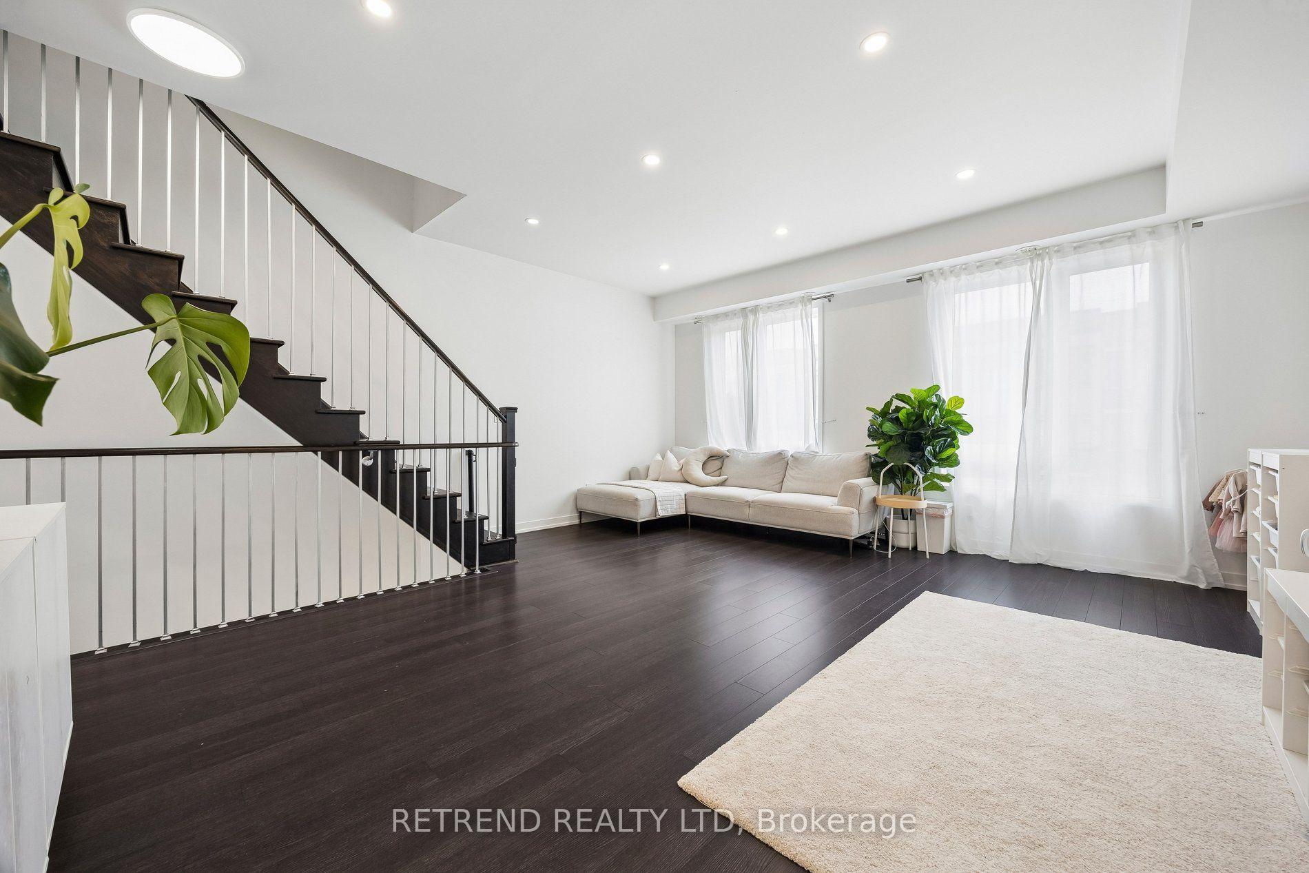 Photo 9 of 192 Salterton Circle, Vaughan, Rural Vaughan — HOMEH
