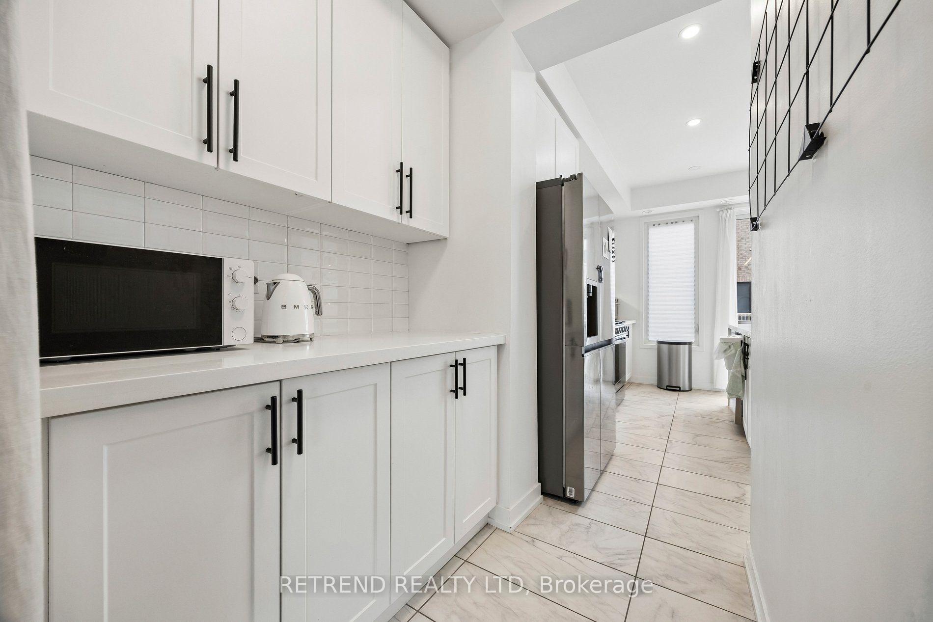 Photo 11 of 192 Salterton Circle, Vaughan, Rural Vaughan — HOMEH