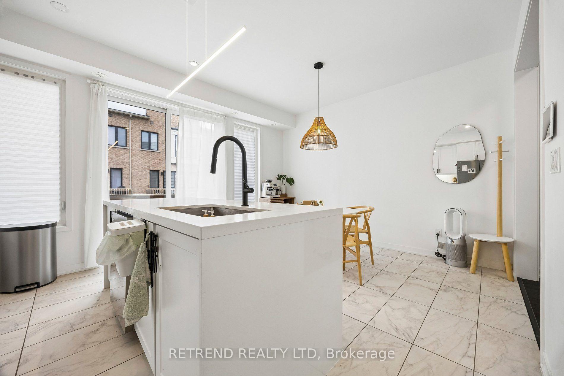 Photo 12 of 192 Salterton Circle, Vaughan, Rural Vaughan — HOMEH