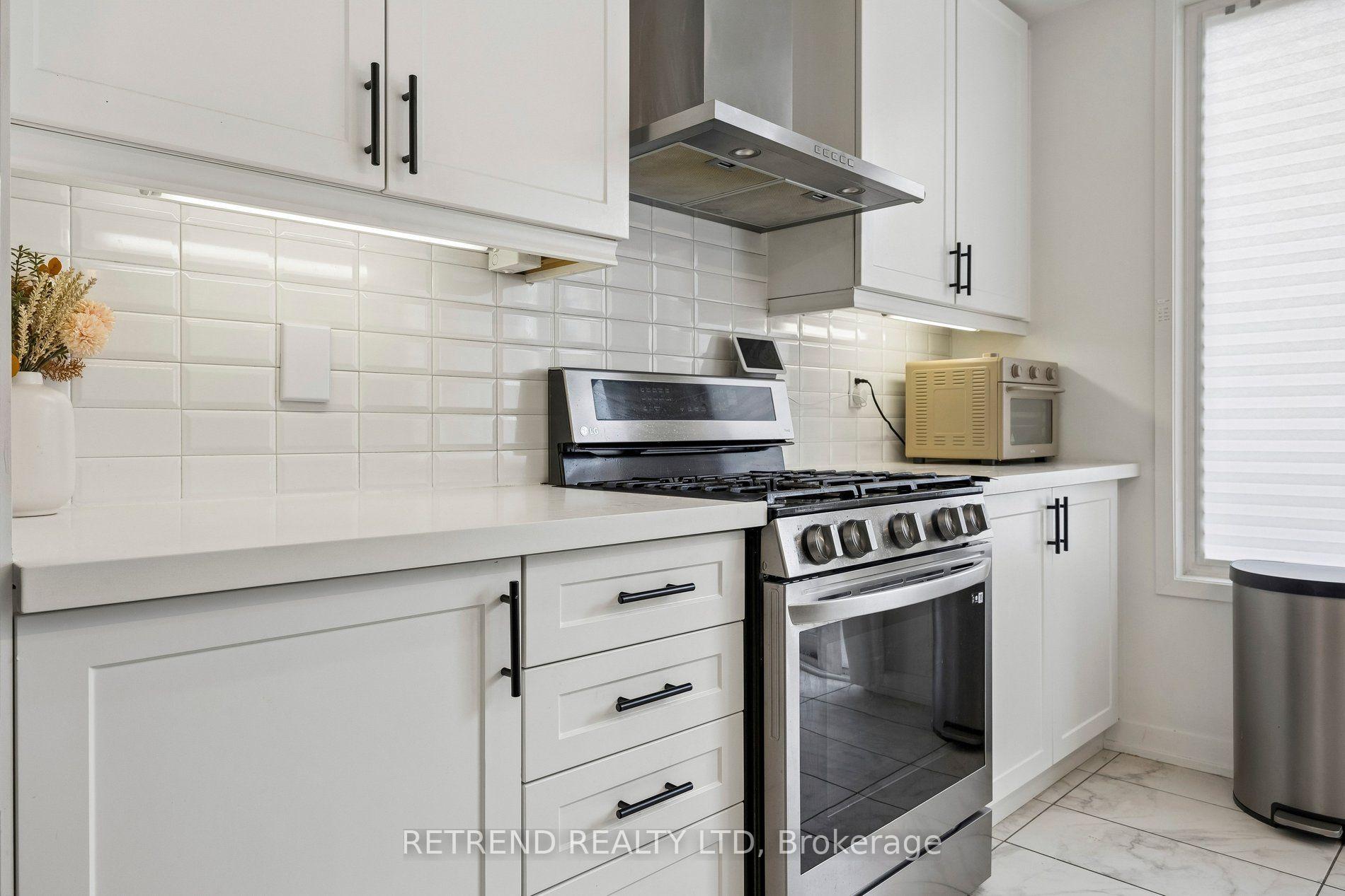 Photo 13 of 192 Salterton Circle, Vaughan, Rural Vaughan — HOMEH