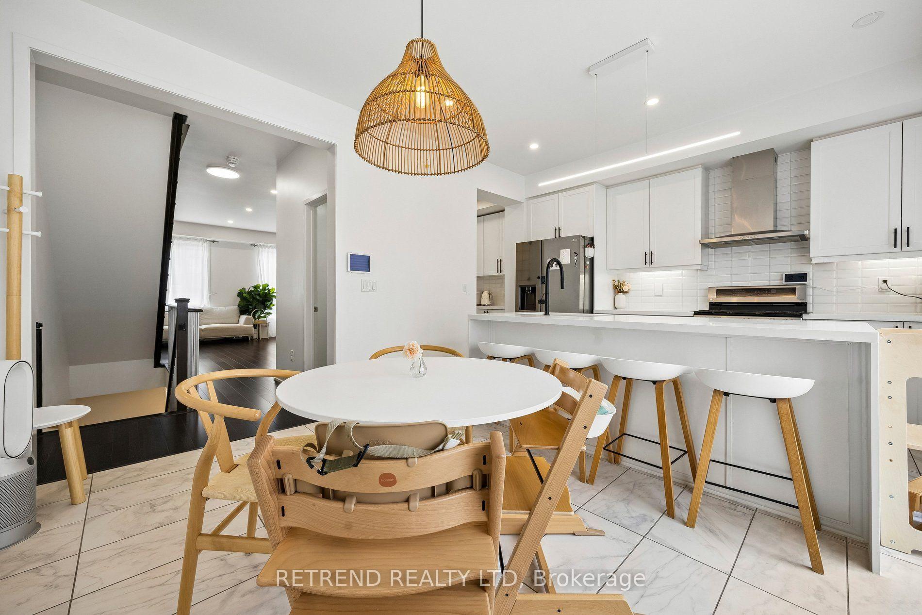 Photo 16 of 192 Salterton Circle, Vaughan, Rural Vaughan — HOMEH