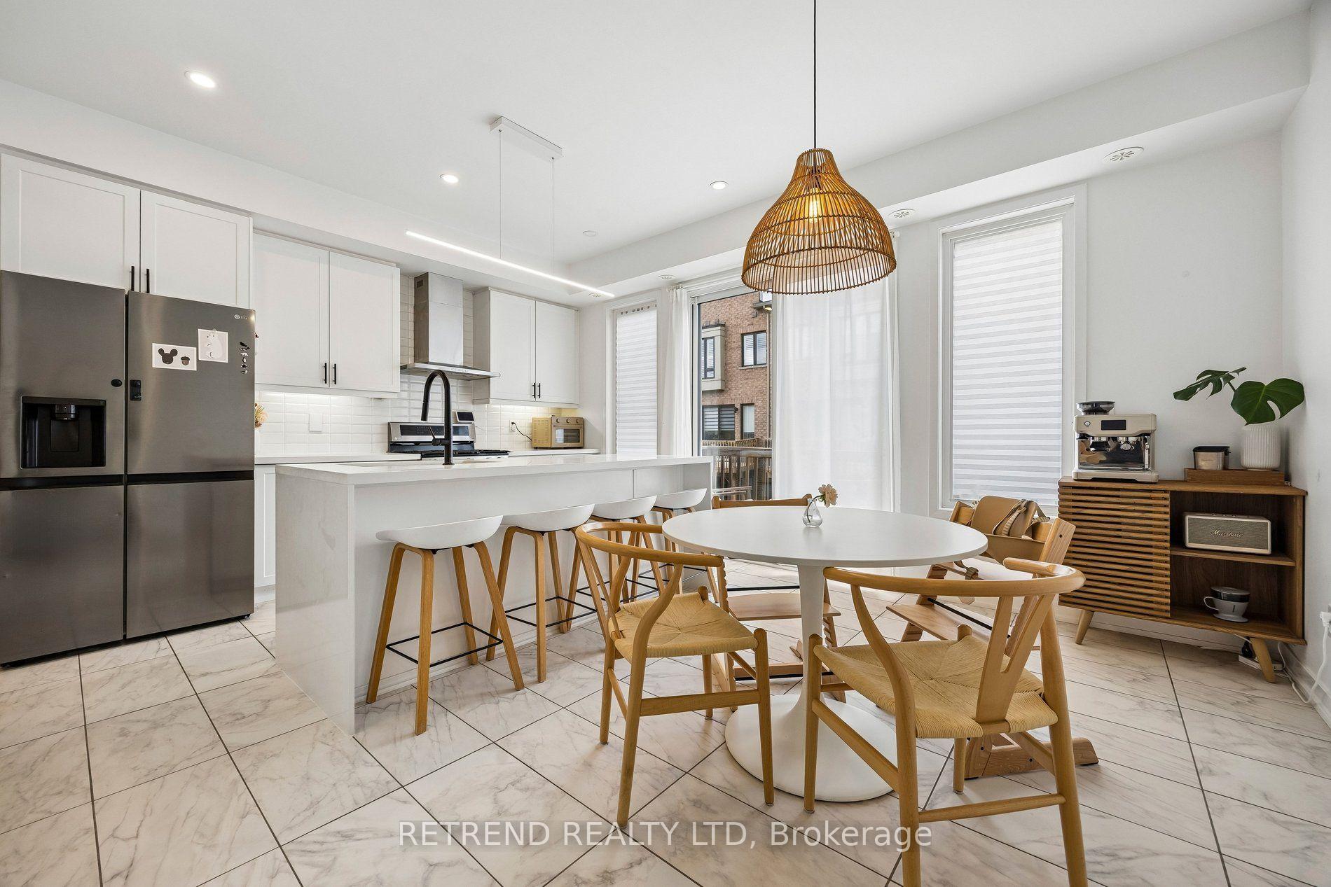 Photo 17 of 192 Salterton Circle, Vaughan, Rural Vaughan — HOMEH