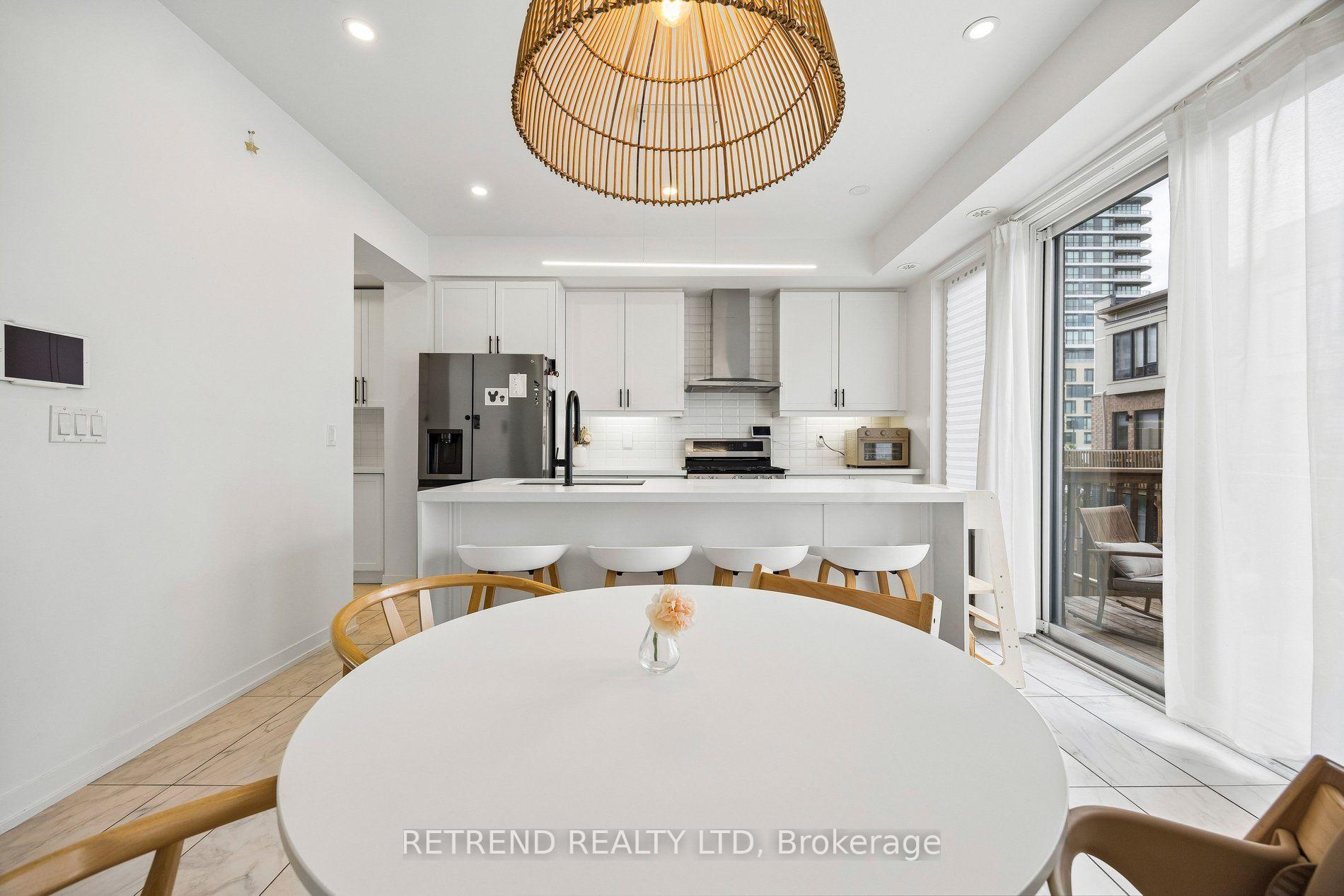 Photo 18 of 192 Salterton Circle, Vaughan, Rural Vaughan — HOMEH