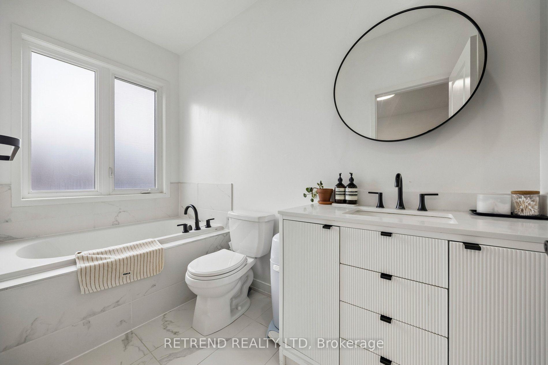 Photo 25 of 192 Salterton Circle, Vaughan, Rural Vaughan — HOMEH