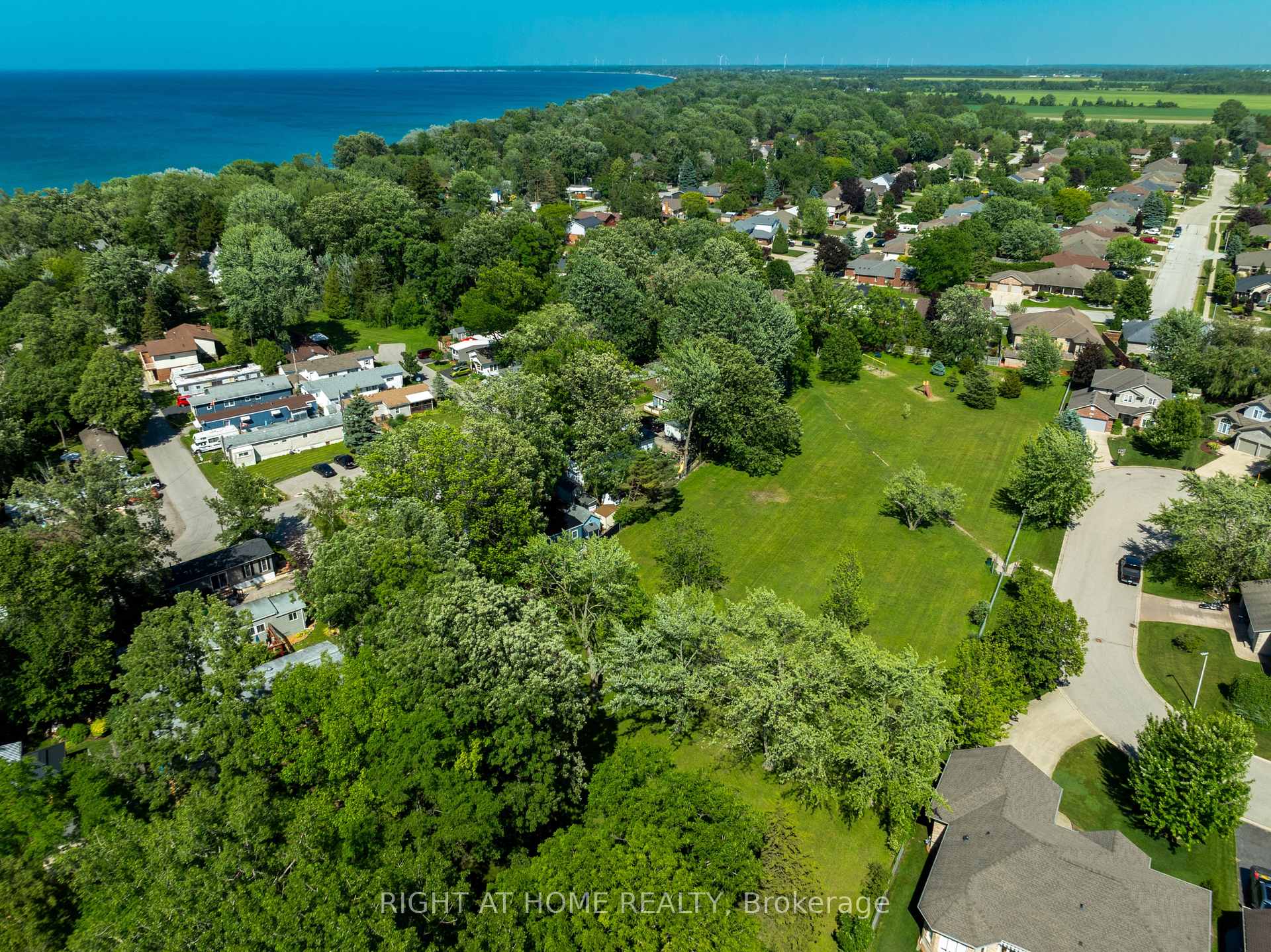 Photo 12 of 2891 Old Lakeshore Road, Sarnia — HOMEH